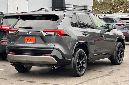 2022 Toyota RAV4 Hybrid SE