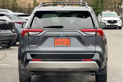 2022 Toyota RAV4 Hybrid SE