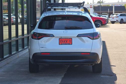Platinum White Pearl 2023 Honda HR-V LX