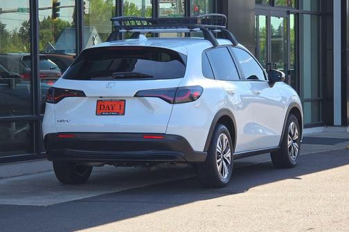 Platinum White Pearl 2023 Honda HR-V LX