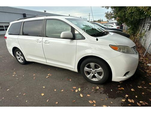 2014 Toyota Sienna LE