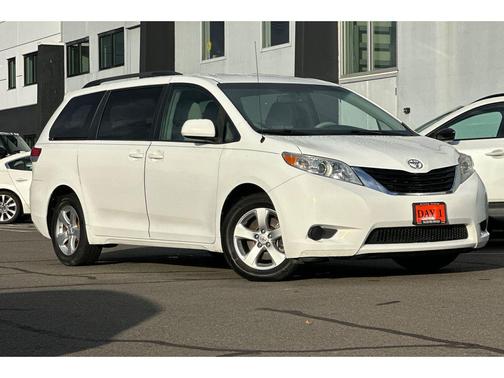 2014 Toyota Sienna LE