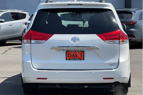 2011 Toyota Sienna XLE