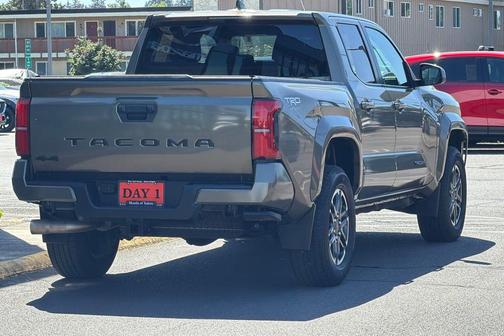Bronze 2024 Toyota Tacoma TRD Sport