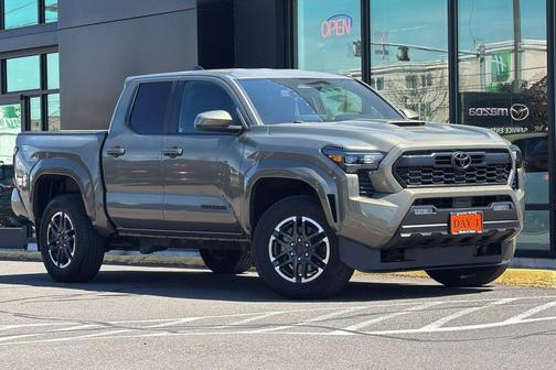 Bronze 2024 Toyota Tacoma TRD Sport