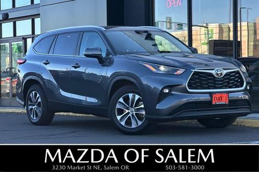 Magnetic Gray Metallic 2023 Toyota Highlander XLE