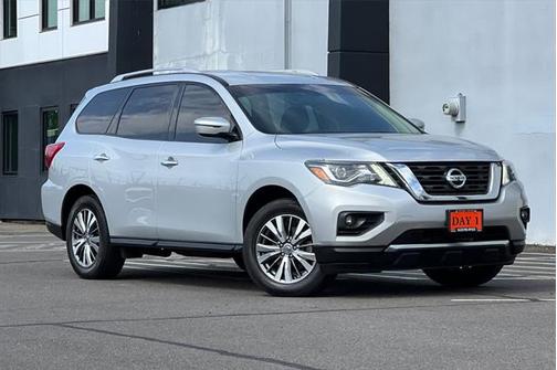 2019 Nissan Pathfinder SV