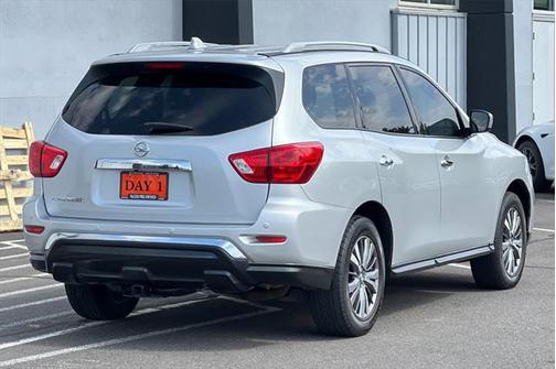 2019 Nissan Pathfinder SV