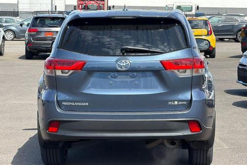 Shoreline Blue Pearl 2017 Toyota Highlander XLE