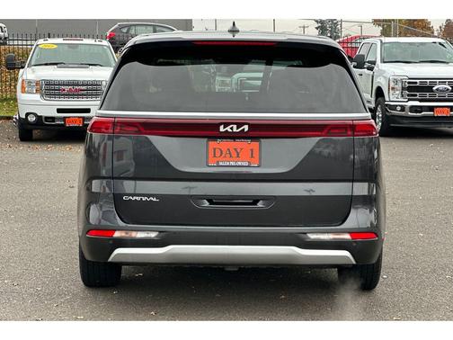 2024 Kia Carnival LX