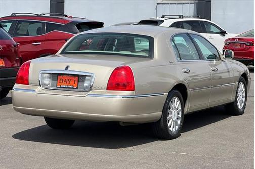 2006 Lincoln Town Car Signature
