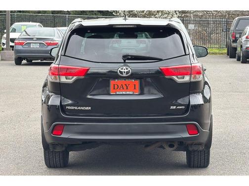 2017 Toyota Highlander SE