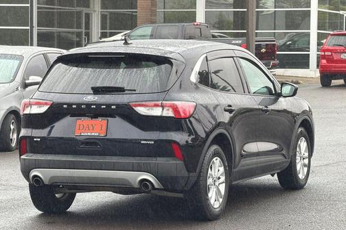 Blue Metallic 2021 Ford Escape SE