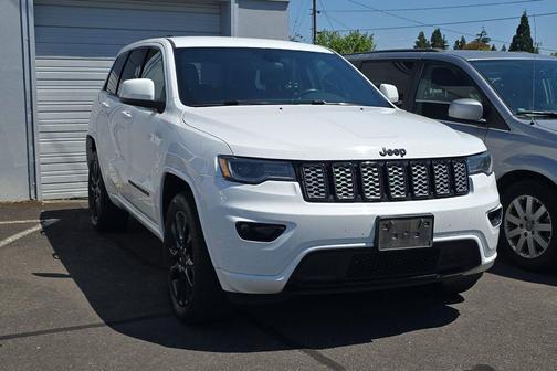 Bright White Clearcoat 2021 Jeep Grand Cherokee Laredo