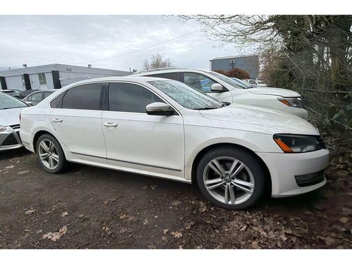 Candy White 2013 Volkswagen Passat 2.0 TDI SE w/ Sunroof