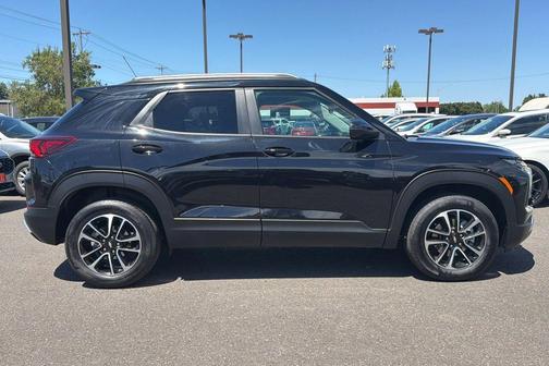 Mosaic Black Metallic 2025 Chevrolet Trailblazer LT