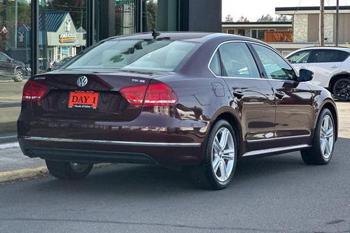 Opera Red Metallic 2013 Volkswagen Passat 2.0 TDI SE w/ Sunroof