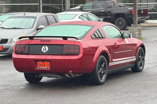 Red 2005 Ford Mustang Deluxe