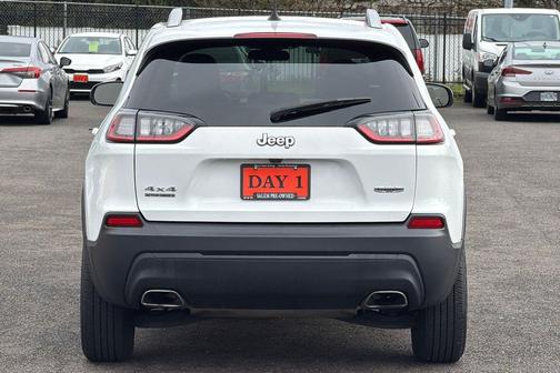 Bright White Clearcoat 2019 Jeep Cherokee Latitude Plus
