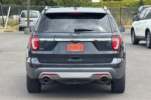 Quartz Metallic 2017 Ford Explorer XLT