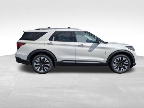 Star White Metallic Tri-Coat 2026 Ford Explorer Platinum