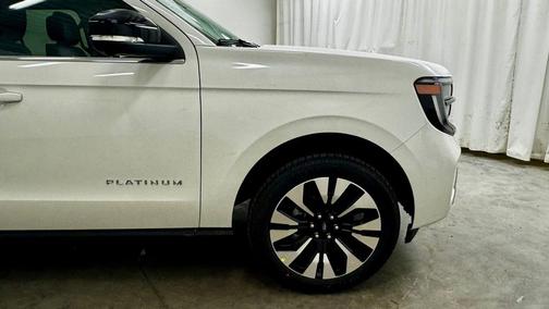 Star White Metallic Tri-Coat 2026 Ford Expedition Platinum