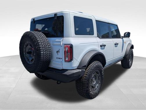 Oxford White 2025 Ford Bronco Badlands
