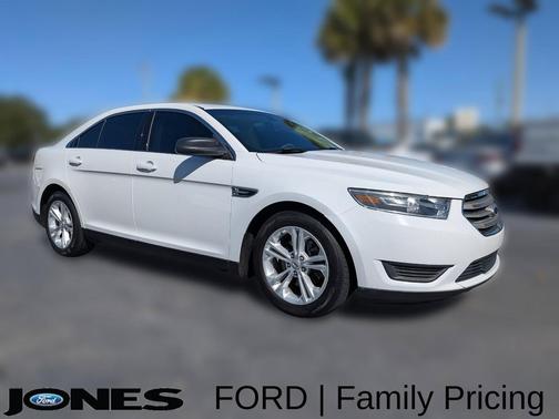 Oxford White 2015 Ford Taurus SE