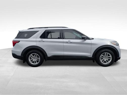 Space White Metallic 2026 Ford Explorer Active