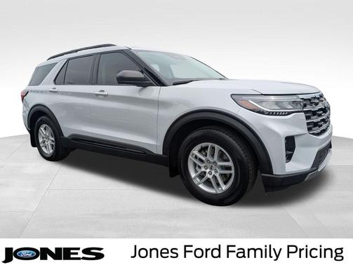 Space White Metallic 2026 Ford Explorer Active