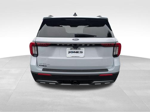 Space White Metallic 2026 Ford Explorer Active