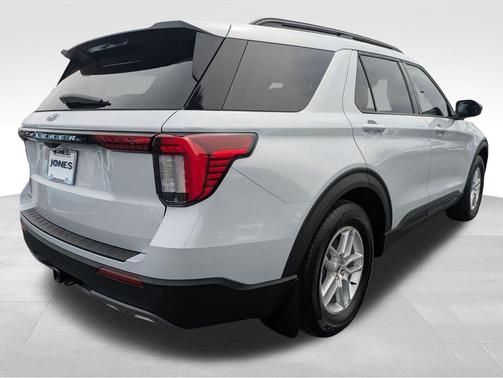 Space White Metallic 2026 Ford Explorer Active