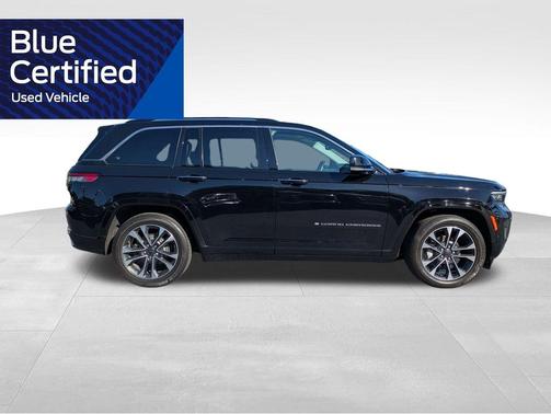 Diamond Black Crystal Pearlcoat 2022 Jeep Grand Cherokee Overland