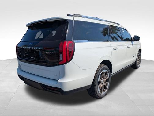 Star White Metallic Tri-Coat 2026 Ford Expedition Max King Ranch