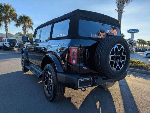 Shadow Black 2025 Ford Bronco Outer Banks