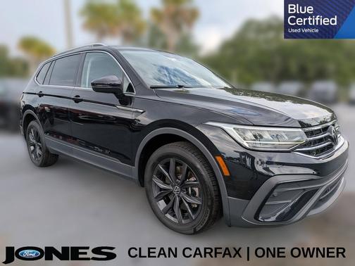 Deep Black Pearl 2024 Volkswagen Tiguan 2.0T SE