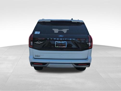 Star White Metallic Tri-Coat 2026 Ford Expedition Platinum