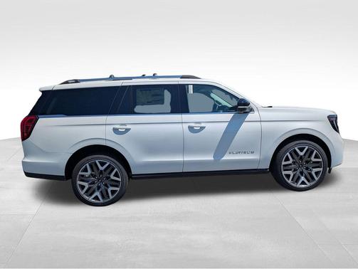 Star White Metallic Tri-Coat 2026 Ford Expedition Platinum