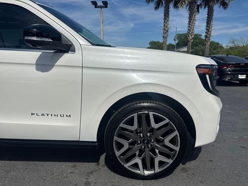 Star White Metallic Tri-Coat 2026 Ford Expedition Platinum