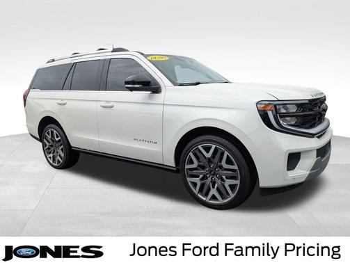 Star White Metallic Tri-Coat 2026 Ford Expedition Platinum