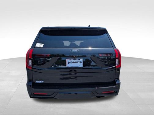 Agate Black Metallic 2026 Ford Expedition Max Platinum