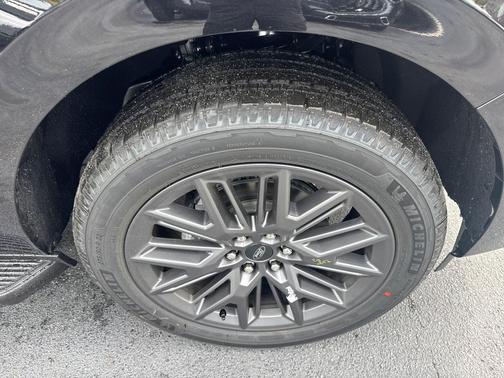 Agate Black Metallic 2026 Ford Expedition Max Platinum