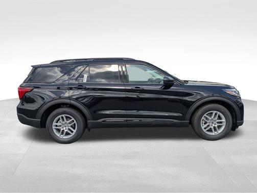 Agate Black Metallic 2026 Ford Explorer Active