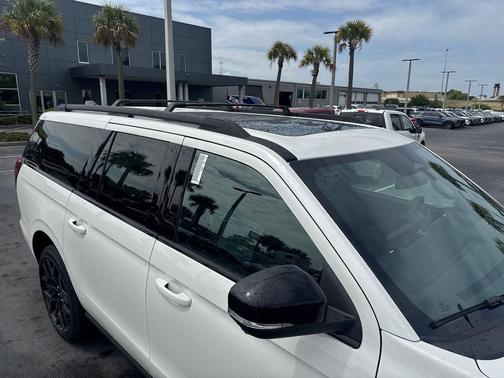 Star White Metallic Tri-Coat 2026 Ford Expedition Max Platinum