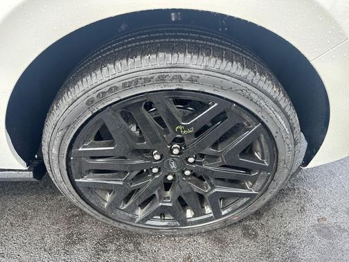 Star White Metallic Tri-Coat 2026 Ford Expedition Max Platinum