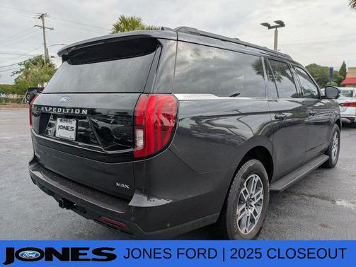 Dark Matter Gray Metallic 2025 Ford Expedition Max Active 4x2