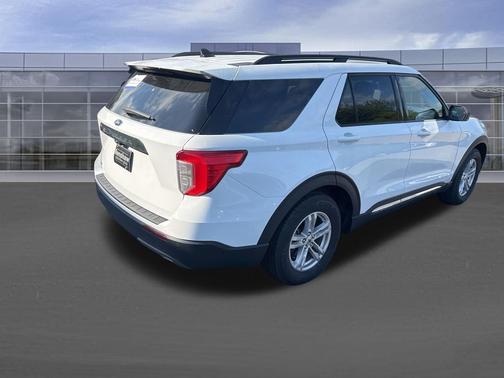 Oxford White 2023 Ford Explorer XLT