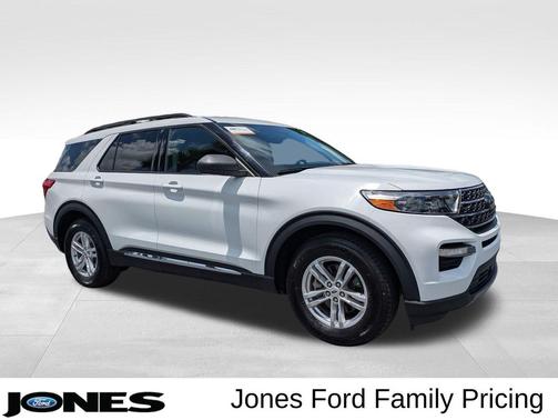 Oxford White 2023 Ford Explorer XLT