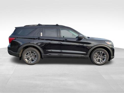 Agate Black Metallic 2026 Ford Explorer Active