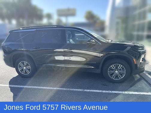 Mosaic Black Metallic 2026 Chevrolet Traverse LT